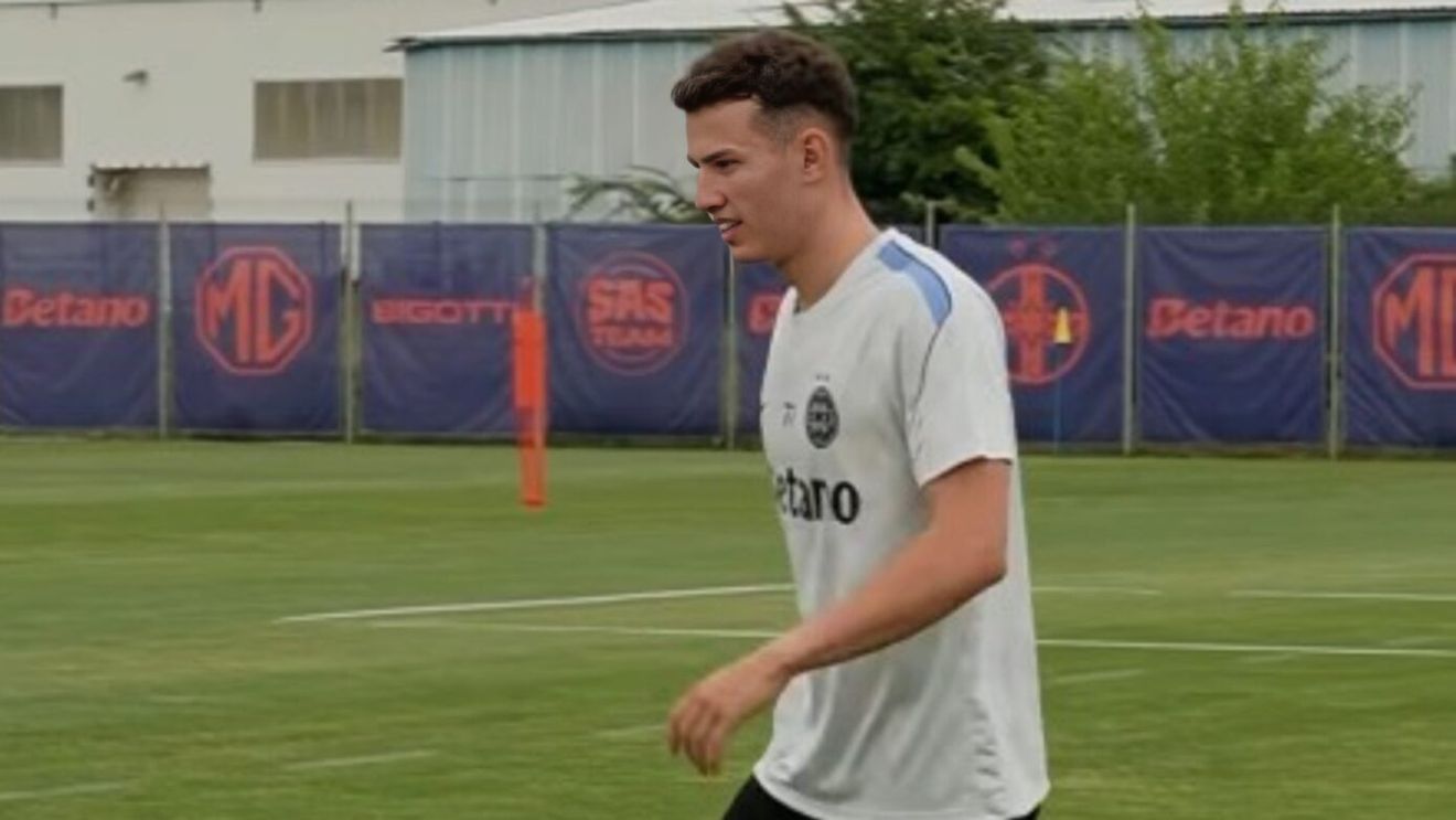 Primele imagini cu Luca Stancu la FCSB! Modul inedit în care a fost primit de noii colegi