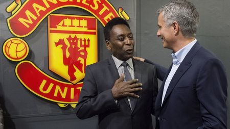 Jose Mourinho, gest emoționant în memoria lui Pele! Premiul special pe care l-a primit antrenorul lui AS Roma chiar de la starul brazilian: „Direct din mâinile regelui!”