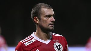 „E Gabi Tamaș mai fotbalist decât tine?”. Răspunsul amuzant al unuia dintre colegii de la U Cluj: „E și caterincă!”. Cum e fundașul în vestiar | VIDEO EXCLUSIV