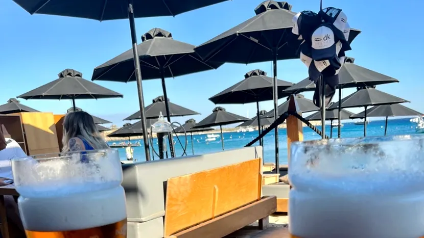 Am fost taxată cu 460 de lire sterline pentru 4 băuturi și o gustare la restaurantul de pe plaja din Mykonos. Un cuplu mărturisește clipele de groază prin care a trecut