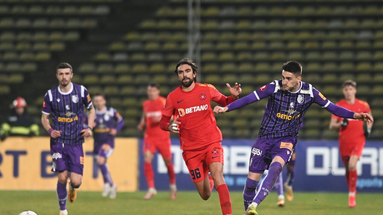 Basarab Panduru desființează un jucător de la FCSB: „Este mai mult şmecher decât fotbalist”