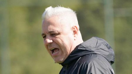 De ce nu mai dansează Marius Șumudică pe teren, după victorii! Mircea Lucescu a intervenit personal: care e motivul