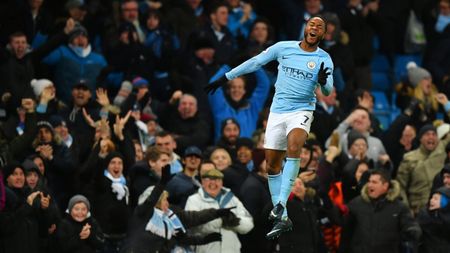 Sterling nu se aștepta la așa ceva, chiar după ce a câștigat titlul cu City: "Crezi că i-a păsat? Nu dă doi 'Scooby-Doo' pe noi!". Cum a fost întâmpinat de fiica sa :)