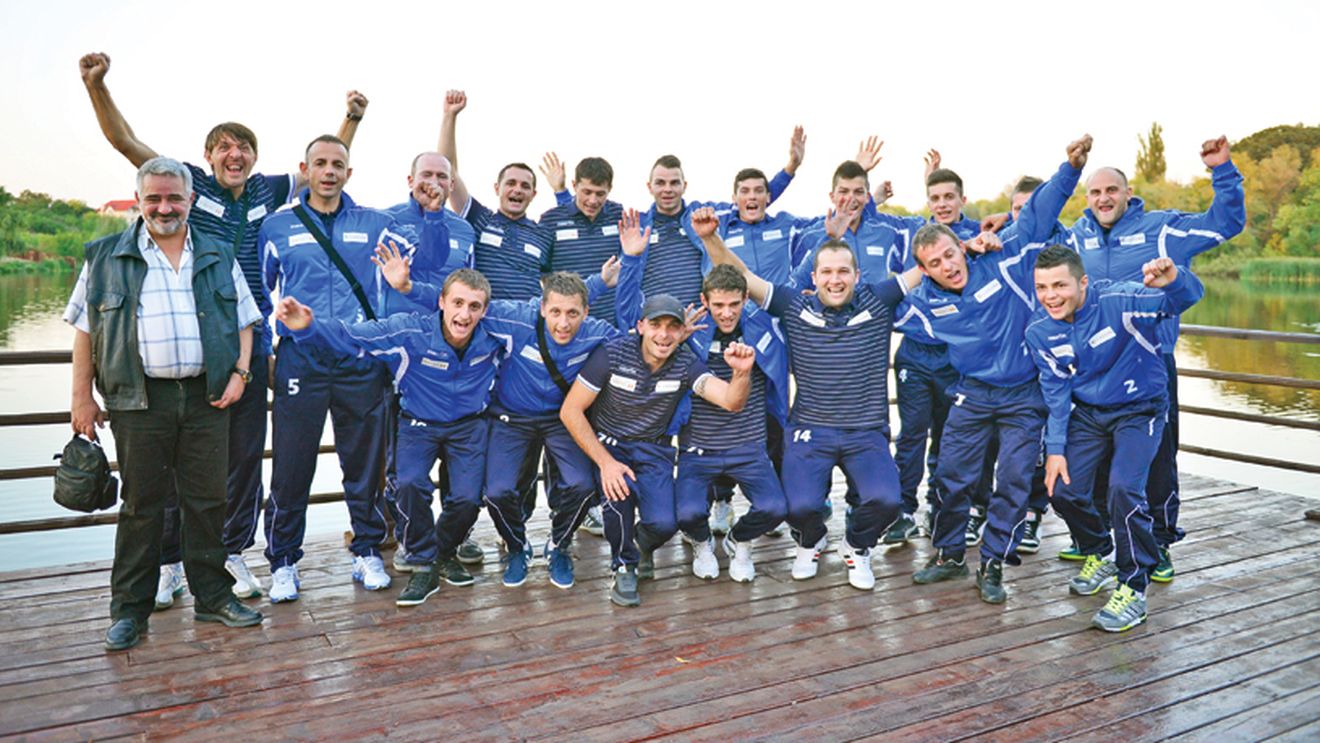 Își iau Avânt în Cupă! Primarul Bârsanei le-a promis eventualilor marcatori că le face statui în centrul comunei