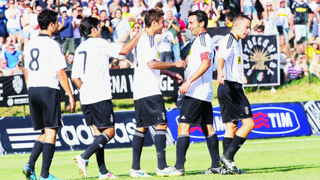 Se cere la națională! Mutu, 'dublă' și 'assist' în ultimul meci al Cesenei!** "A strălucit, a făcut faze de o rară frumusețe!"