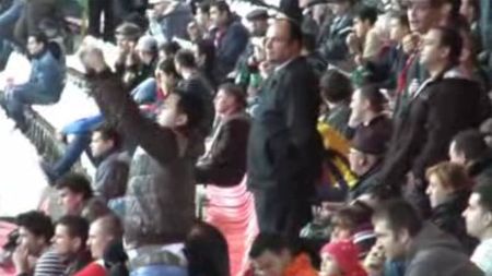 VIDEO** Imnul Craiovei, ascultat de doar 3 fani olteni! Vezi reacția "câinilor" din tribune