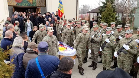 Ilie Bărbulescu a fost înmormântat cu onoruri militare.** Suporteri ai echipei Steaua au fost la Pitești pentru a-și lua adio de la fostul campion