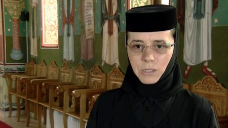 O gimnastă de performanță e Maica Ecaterina după ce s-a călugărit. Miracolul din Rădăuți are grijă de copiii abandonați