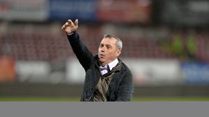 "Pe Raț și acum îl doare spatele". Rednic îl laudă pe feroezul-minune de la Dinamo, dar trage în FRF: "Nu a gândit deloc acest cantonament"