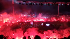 Amendă colosală primită de PAOK după show-ul pirotehnic al fanilor. Ultrașii au făcut spectacol după titlul istoric adus de Răzvan Lucescu la Salonic