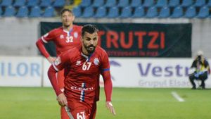 Enriko Papa, dezamăgit de eliminarea din meciul cu FCSB: „Eu nu l-am atins pe Coman. Cred că el ar fi trebuit să ia galben pentru simulare”. Mesaj de unitate trimis de mijlocașul lui FC Botoșani