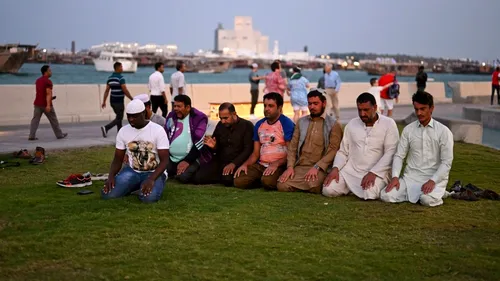 Scandal uriaș încă din prima zi a Cupei Mondiale din Qatar: ce au pățit 212 casieri indieni!