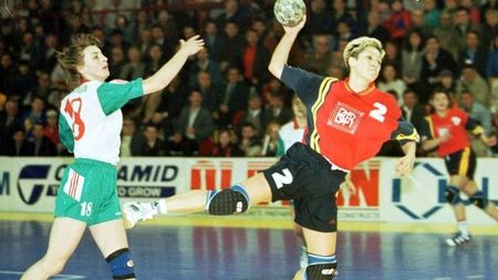 Federația de Handbal onorează jucătoarele cu peste 100 de selecții la națională