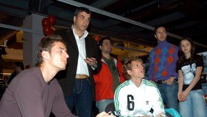 Cosmin Olăroiu n-a fost uitat de Mihai Neșu, care i-a transmis un mesaj emoționant după ce a devenit campion în China | EXCLUSIV