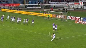 De la Hagi a învățat asta! Carlo Casap, gol superb cu piciorul stâng din lovitură liberă, în FC Botoșani - Rapid, din Cupa României! | VIDEO