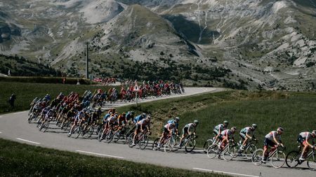 Unde se vede Turul Franței la ciclism în România. Startul celei mai tari curse din lume se dă sâmbătă, la Brest