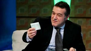 Încă un caz „Valiza”: „Gigi Becali a venit la hotel și ne-a spus că avem 100.000 de euro la egal și 300.000 la victorie!” La ce meci a făcut patronul FCSB propunerea incredibilă