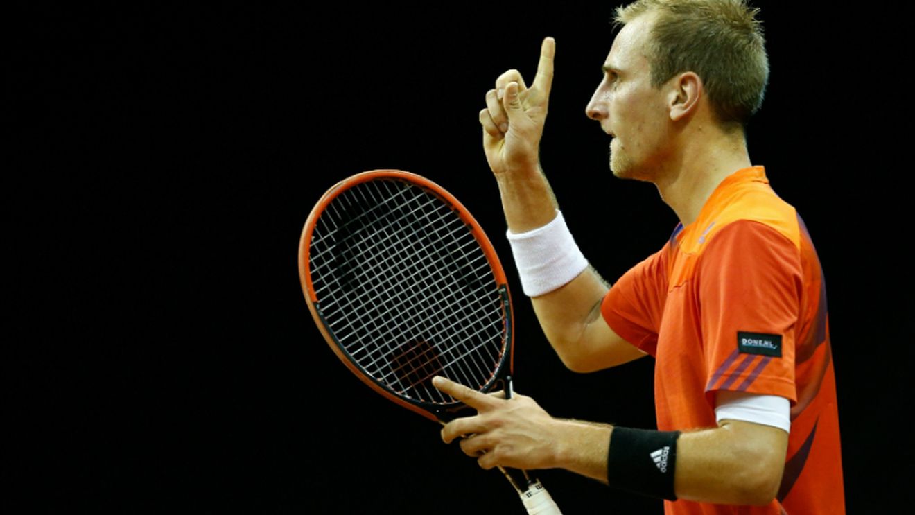 Unul dintre cei mai buni tenismeni ai Olandei, suspectat de blat. Favorit clar, a pierdut după ce pe înfrângerea sa s-au pariat de 40 de ori mai mulți bani decât pe alte partide