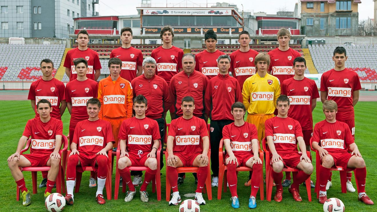 SPECIAL | Un fost junior de la Dinamo, despre cum se cresc de mici "câinii": "Tatăl unui coleg a venit și a zis că dă 10.000 de euro ca fiul lui să joace. Și a jucat!" Reacția șefului centrului de juniori 