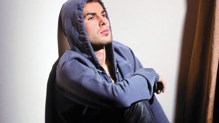 Mutu, lovit din toate părțile! **E dator vândut!