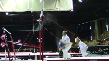 VIDEO | Interzis cardiacilor. Cum salvează un antrenor viața gimnastei pe care o pregătește. De două ori! 