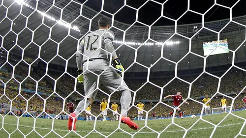 FOTO |  Puțini au observat asta la James Rodriguez: ce a pățit în momentul executării penalty-ului