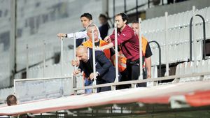 Rapid va evolua fără spectatori până la finalul campionatului!** Ce pedepse au primit Diego Longo, Zotta și Deac