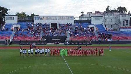 Gafă de cascadorii râsului la Chindia! Numele principalului finanțator al clubului, imprimat greșit pe noile echipamente. Prezentarea lotului, un fiasco