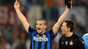 VIDEO** Chivu a făcut gesturi obscene la adresa fanilor Romei! "Îmi cer scuze!"