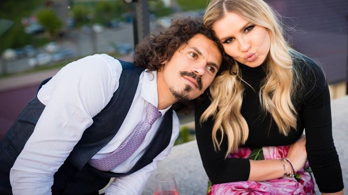 „Dumnezeu mi-a răspuns la multe întrebări. Înainte eram egoist și materialist, acum mi-am găsit pacea și împlinirea”. George Florescu explică schimbarea radicală din viața sa: „Am renunțat la rebeliune”. Replică la o poză celebră: „Unii sunt poate cap de porc și s-au simțit luați la mișto” | VIDEO EXCLUSIV