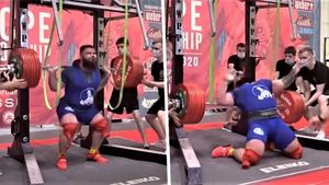 Halterofilul care și-a rupt genunchii când a ridicat 400 de kilograme a postat o fotografie, din spital, în care își arată operațiile. „Nu este o imagine pentru cei mai slabi de înger” | FOTO & VIDEO