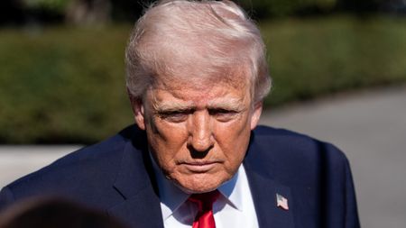 Donald Trump i-a amuțit pe toți după ce i-a spus altui bărbat: „Puteai să fii manechin. Ești prea frumos pentru a fi luptător”