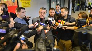 Gigi Becali a explodat pe aeroport la un necunoscut: „Băi, băiete, băi, lasă gălăgia, că trebuie să vorbesc la televizor. Ești nebun?”