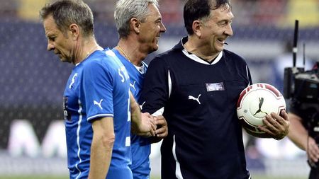 Confesiunea lui Ion Crăciunescu: "Trebuia să port ochelari!". Reacție savuroasă: "O să trebuiască să se reia toate meciurile". Concluzia lui Ilie Dumitrescu: "Ai mâncat morcovi?"  