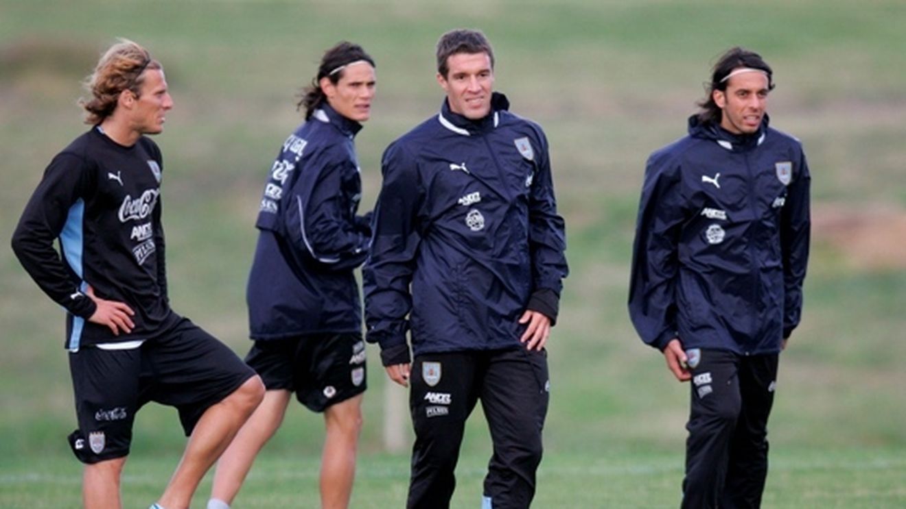 Domenech are 24 de ore la dispoziție pentru a-și face temele! Vezi primul "11" al uruguayenilor!