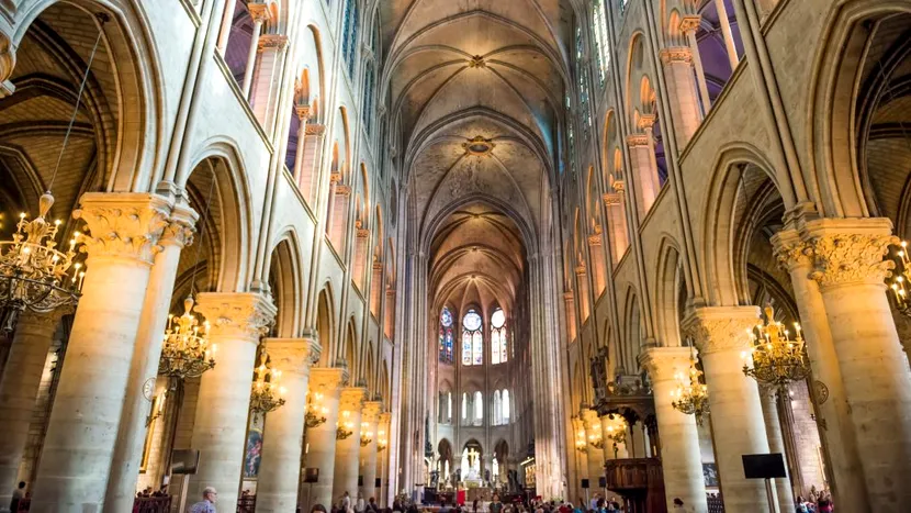 Catedrala Notre Dame din Paris a fost redeschisă pentru slujba de Paștele Catolic, la un an de când a ars