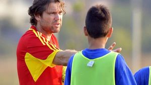 Povestea de dragoste dintre fostul fotbalist Florin Răducioiu și Astrid, spusă de Giovani Becali! „La nuntă, mi-au furat și un Mercedes"