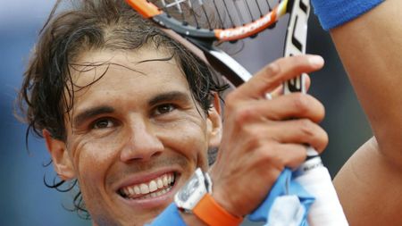 FOTO | Nadal a ieșit pe teren la Roland Garros cu un ceas de 800.000 de dolari: "Oare cum poate lovi mingea!?"