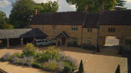 Cum arată vila de 11.000.000 a lui Christian Horner. Imagini cu piscina spectaculoasă