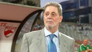 Cornel Dinu, prima reacție despre imaginea cu marii săi rivali la nivelul antrenoratului, Mircea Lucescu și Anghel Iordănescu, împreună, la meciul României!