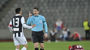 ANALIZA ARBITRILOR | Ce am avut în etapa a 24-a? Un Tudor în formă slabă, un penalty neacordat Rapidului, Varela ar fi trebuit eliminat și destule probleme la Piatra Neamț
