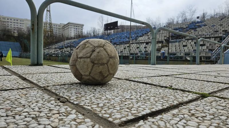 SPECIAL Cele mai mari orașe din România fără fotbal profesionist în 2026. Mirel Rădoi s-a născut și a început să joace în municipiul de pe primul loc!