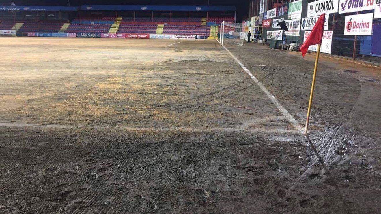 FOTO | Condiții de lumea a treia pe un stadion din Liga 1! Cum poate arăta un gazon fără instalație de încălzire: "Este incredibil! Nu se poate juca fotbal, e o adevărată orezărie"