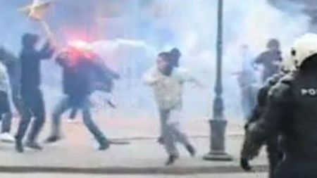 Ura față de rivali nu se rezumă la fotbal!** Un fan DECEDAT după ciocniri violente între fanii Stelei și cei de la Partizan, la un meci de baschet