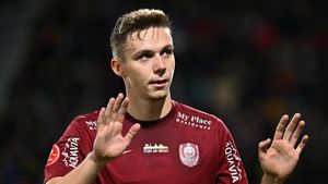 Gică Hagi a zis că s-ar bucura ca Louis Munteanu să nu joace, iar atacantul i-a dat imediat replica: "Nu mă interesează ce fac cei de la Farul"