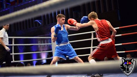 Boxul românesc și-a asigurat două medalii la Europeanul U22 de la Brăila. Robert Jitaru și Andrei Arădoaie sunt în semifinale