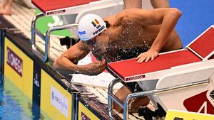 Povestea nespusă a transferului lui David Popovici de la Steaua la Dinamo! Șeful roș-albilor, dezvăluiri incredibile. „Am sunat la 1 noaptea. Apoi le-am pus o coală albă în față. Să treacă salariul pe care și-l doresc ei. În trei ore s-a semnat” | VIDEO EXCLUSIV DRUMUL SPRE PARIS