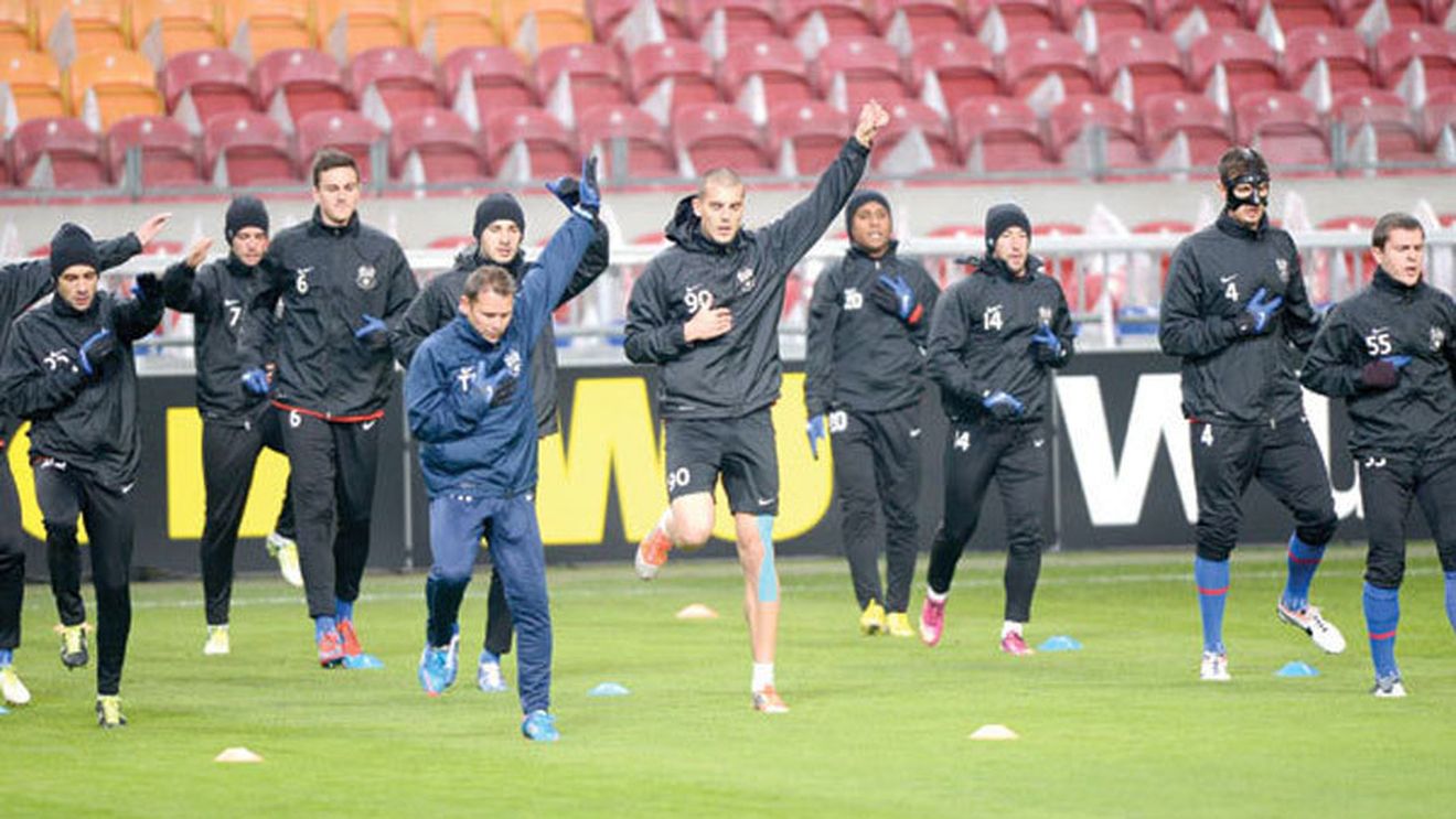 "Bomba nucleară" s-a transformat într-un mare "fâs"! Reghecampf nu îl mai poate salva: cota i s-a prăbușit, doar Matei și Bratu sunt sub el în tot lotul Stelei 