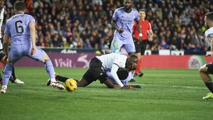 Ce se întâmplă cu fotbalistul Valenciei căruia Tchouameni de la Real Madrid i-a rupt piciorul! Accidentarea i-a speriat pe jucătorii lui Ancelotti