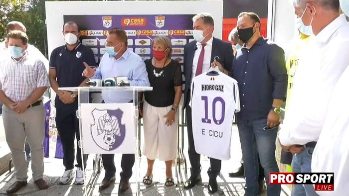 Fabulos! Cine a convins-o pe soția lui Nicolae Dobrin să fie imprimat chipul regretatului fotbalist pe echipamentul lui FC Argeș